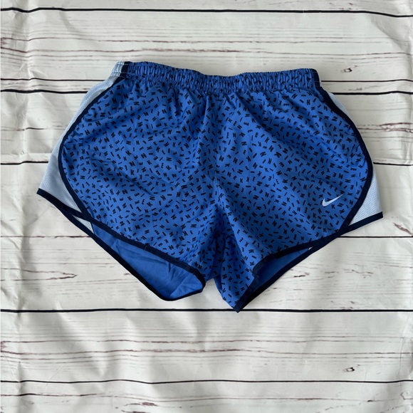 Girls Nike shorts - Picture 1 of 2